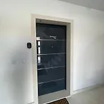Nela * 特罗吉尔